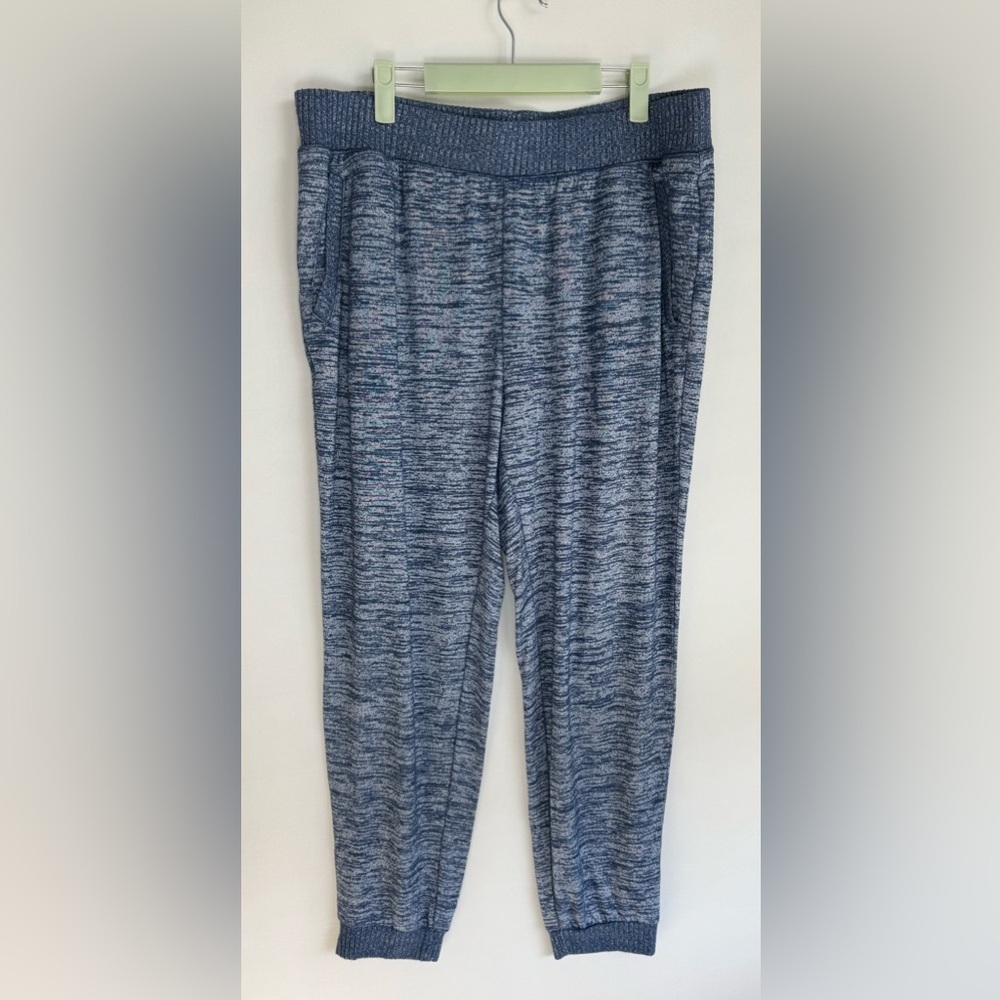 Chico’s Zenergy joggers • Women’s 3R (16-18)